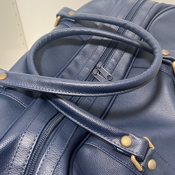 Burberrys duffle bag! - Picture 5 of 9